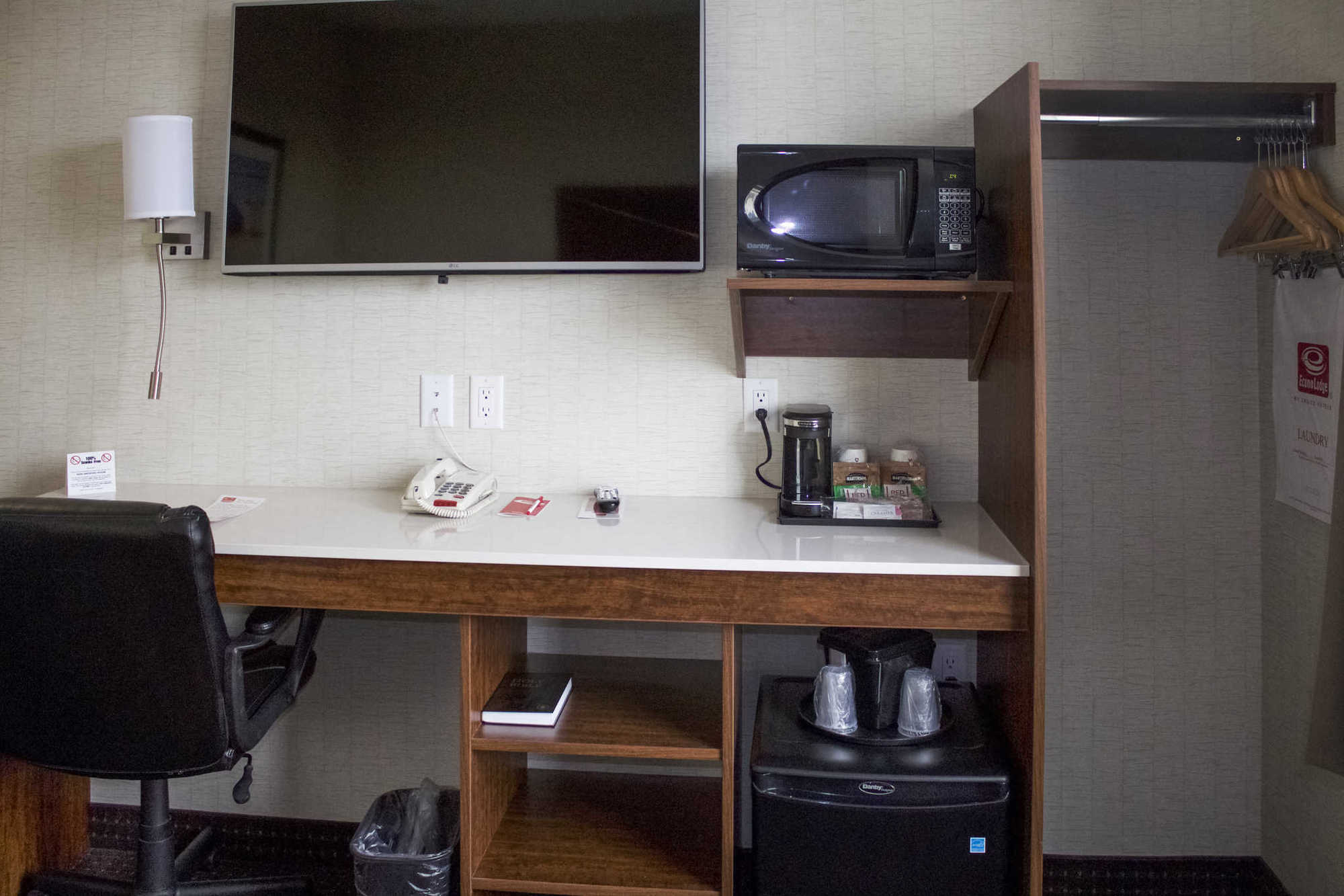 エコノ ロッジ Fox Creek 部屋 写真